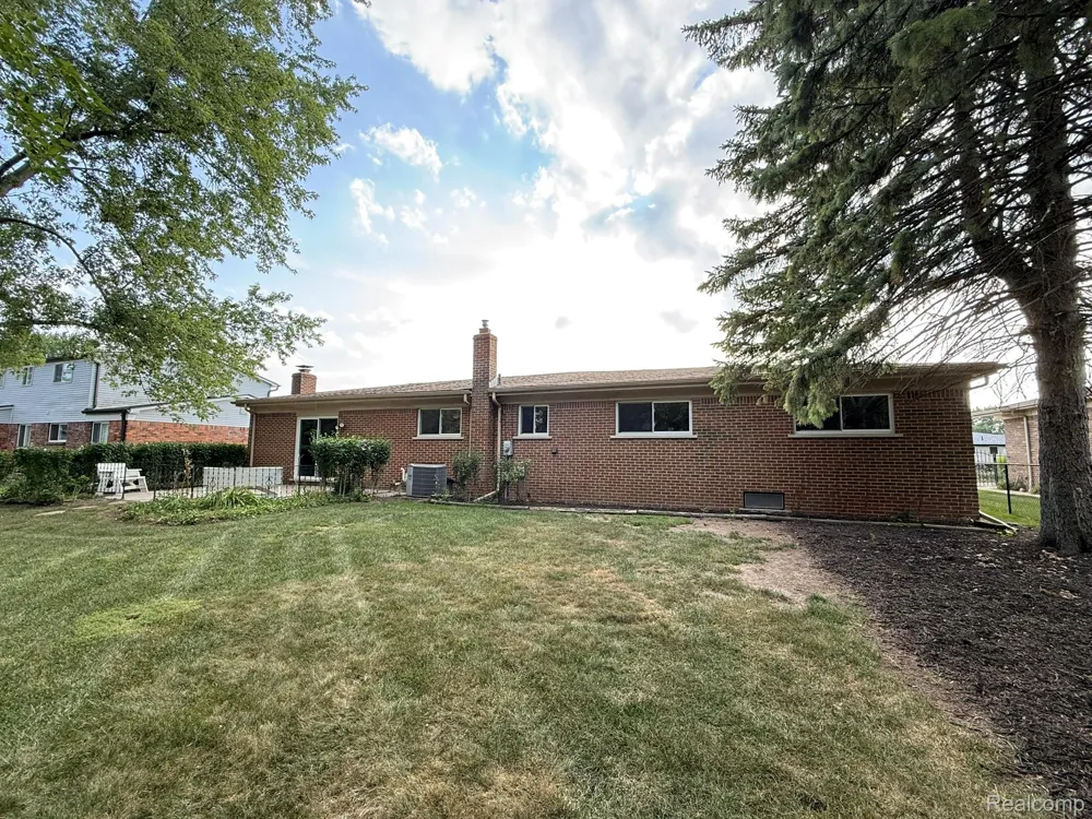 39232 Donahue Drive Clinton Charter Township, MI 48038
