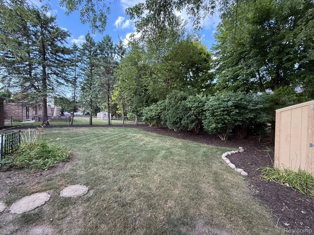 39232 Donahue Drive Clinton Charter Township, MI 48038