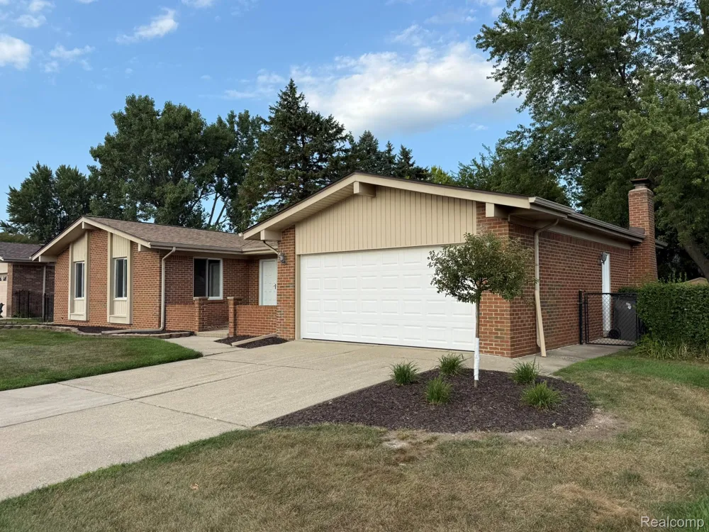 39232 Donahue Drive Clinton Charter Township, MI 48038