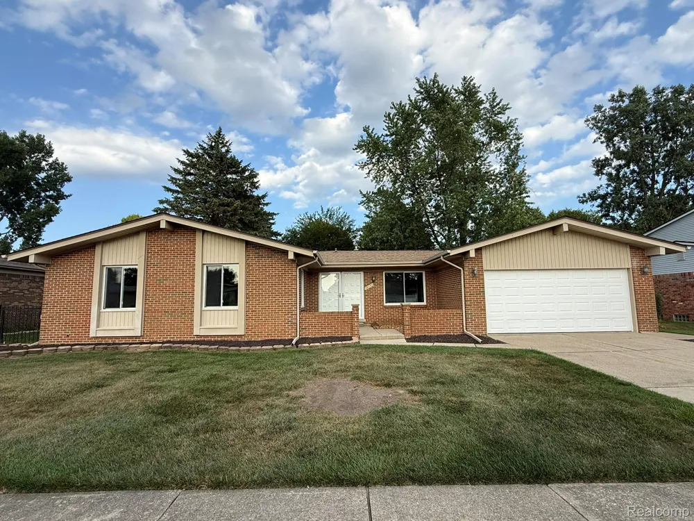 39232 Donahue Drive Clinton Charter Township, MI 48038