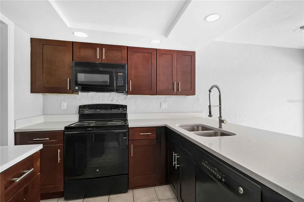 1125 LONGFELLOW WAY #125-B Sarasota, FL 34243