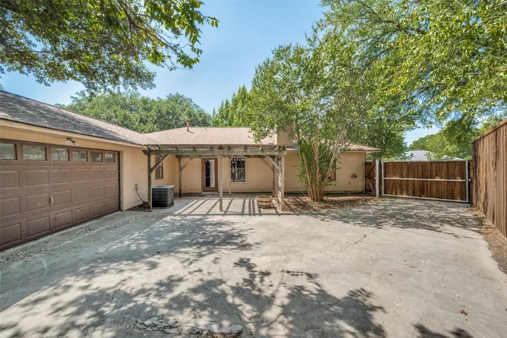 3204 Broken Arrow Road Denton, TX 76209