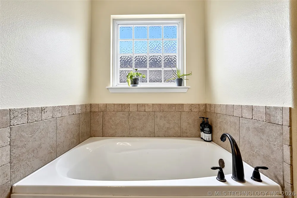 3341 S 208th EastAvenue Broken Arrow, OK 74014
