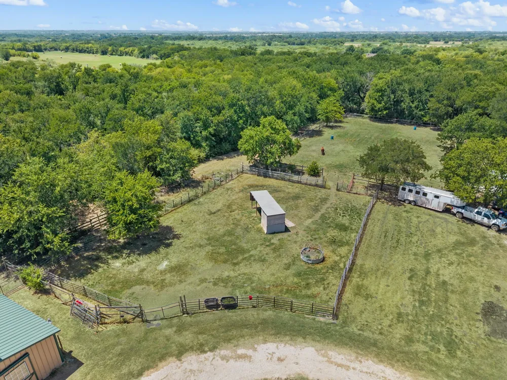 6942 Indian Wells Road Sanger, TX 76266