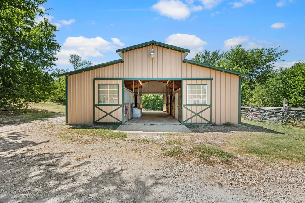 6942 Indian Wells Road Sanger, TX 76266