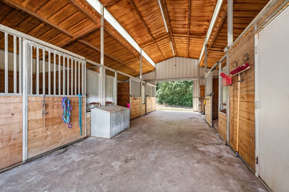 6942 Indian Wells Road Sanger, TX 76266