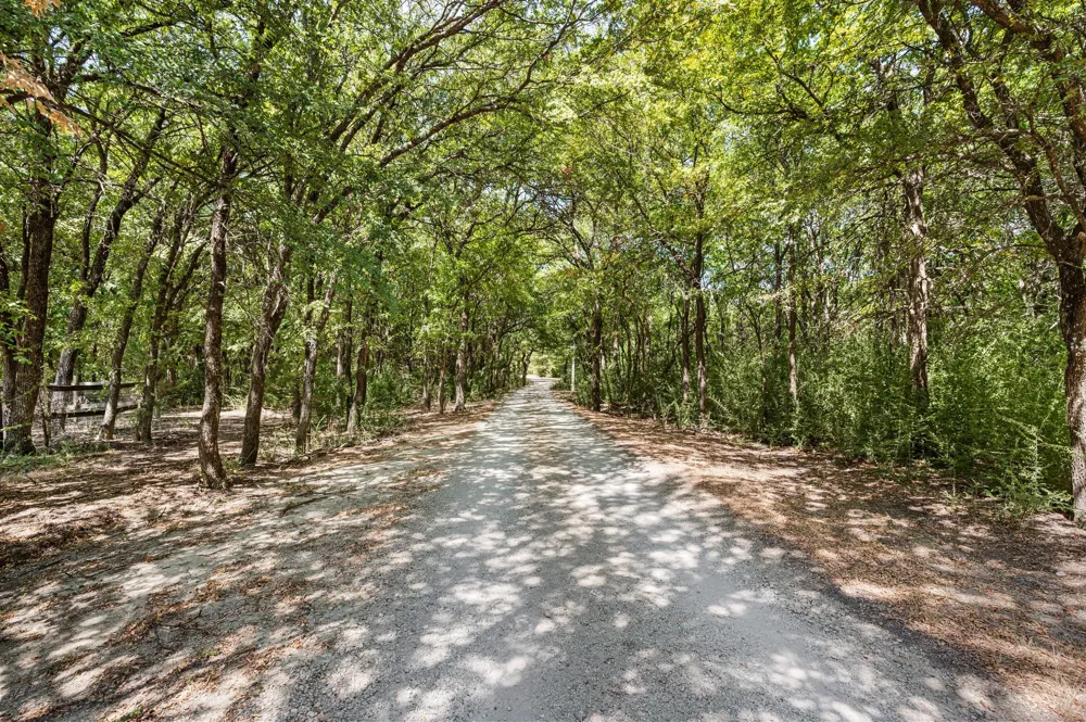 6942 Indian Wells Road Sanger, TX 76266