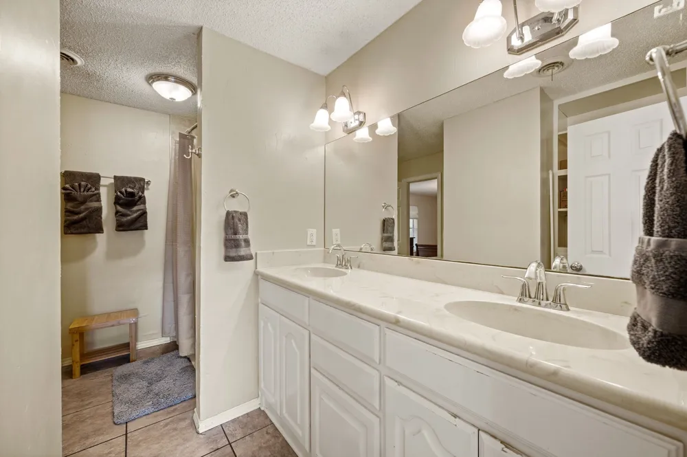 6942 Indian Wells Road Sanger, TX 76266