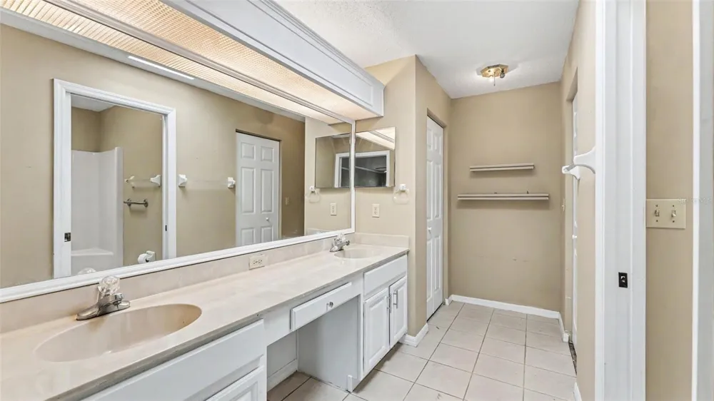 2191 SILVER RE DRIVE Lakeland, FL 33810