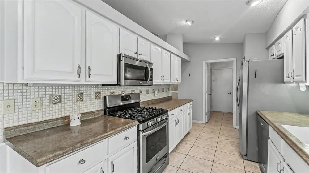 2191 SILVER RE DRIVE Lakeland, FL 33810