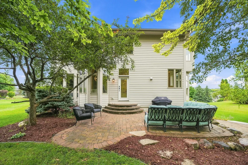 6865 Sapphire Lane Chanhassen, MN 55317