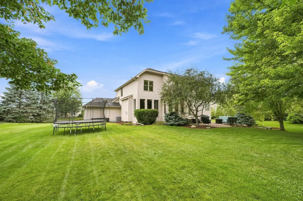 6865 Sapphire Lane Chanhassen, MN 55317