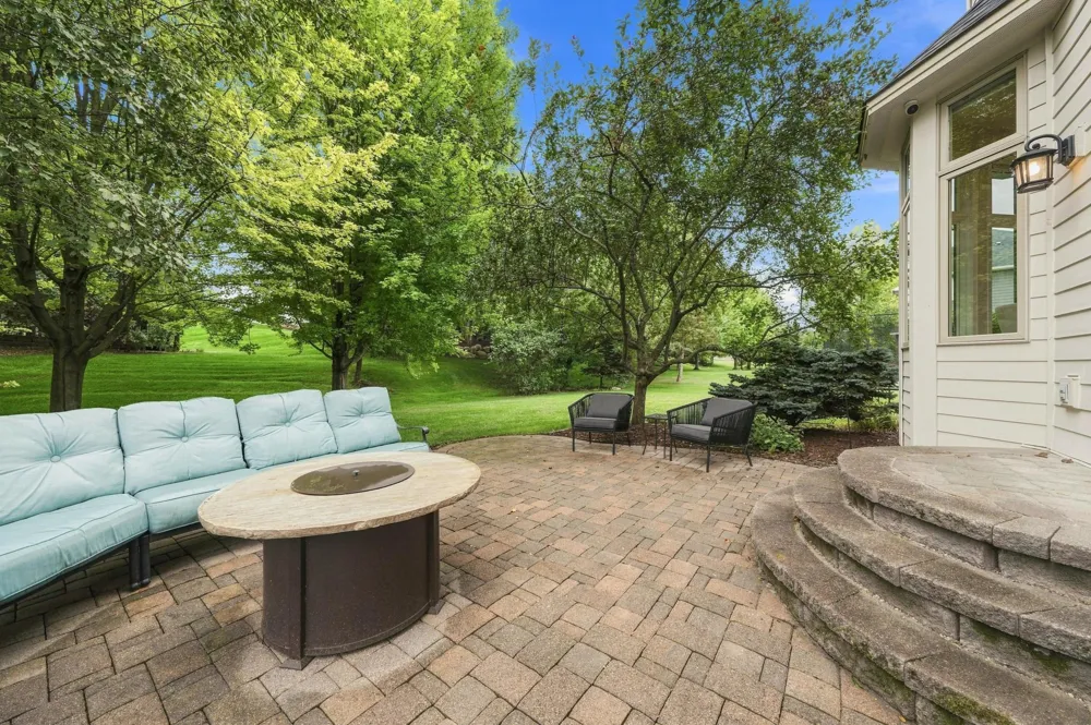 6865 Sapphire Lane Chanhassen, MN 55317