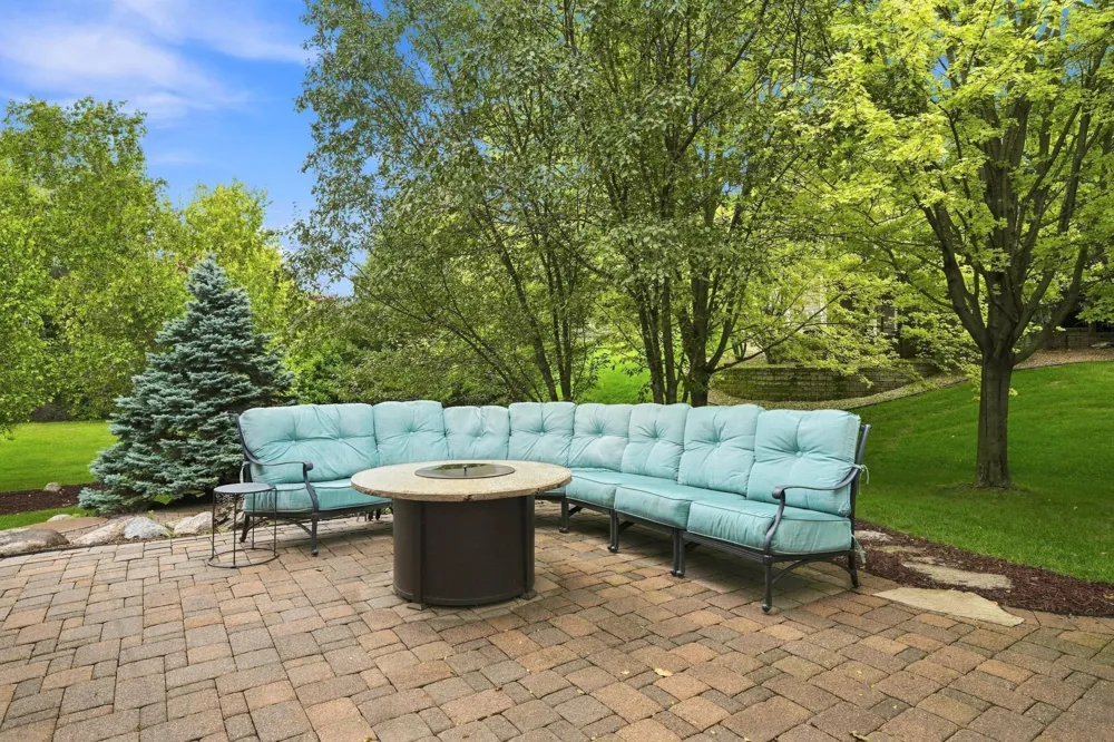 6865 Sapphire Lane Chanhassen, MN 55317