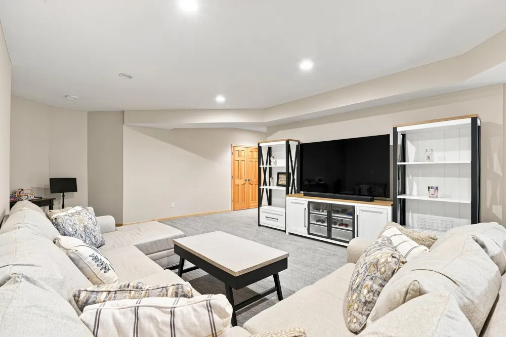 6865 Sapphire Lane Chanhassen, MN 55317