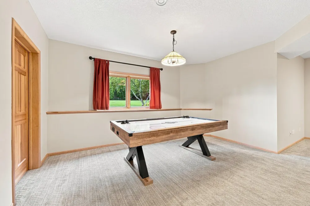 6865 Sapphire Lane Chanhassen, MN 55317