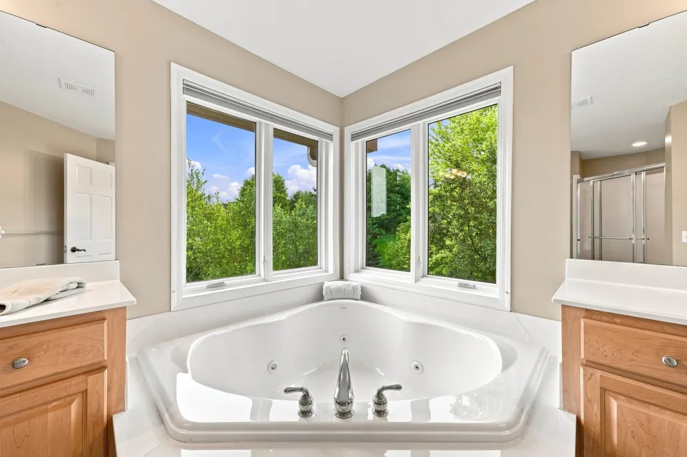 6865 Sapphire Lane Chanhassen, MN 55317