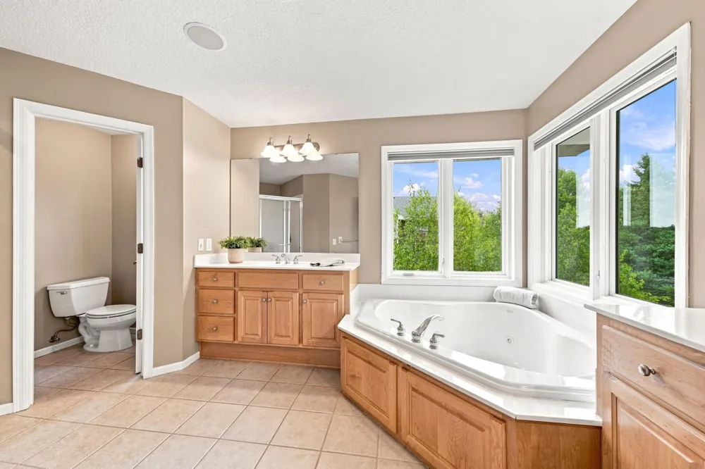6865 Sapphire Lane Chanhassen, MN 55317