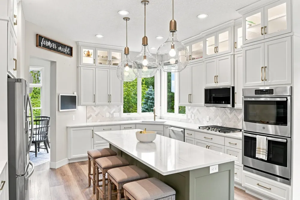 6865 Sapphire Lane Chanhassen, MN 55317