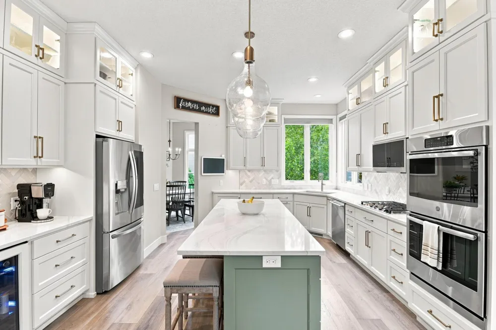 6865 Sapphire Lane Chanhassen, MN 55317