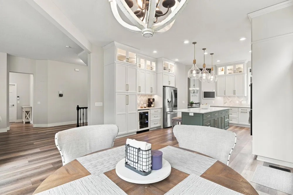 6865 Sapphire Lane Chanhassen, MN 55317