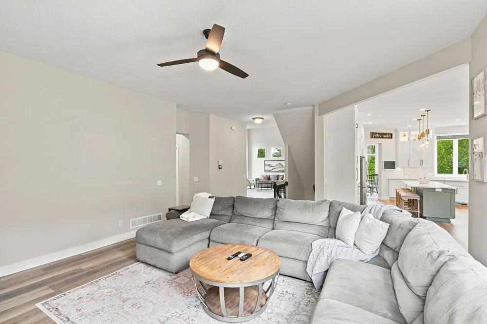 6865 Sapphire Lane Chanhassen, MN 55317
