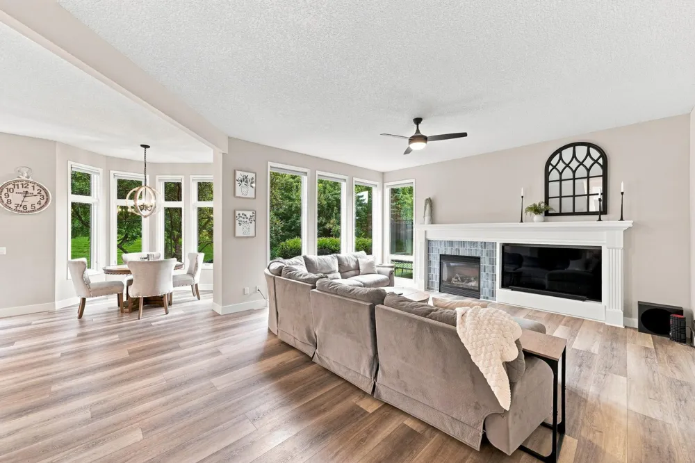 6865 Sapphire Lane Chanhassen, MN 55317