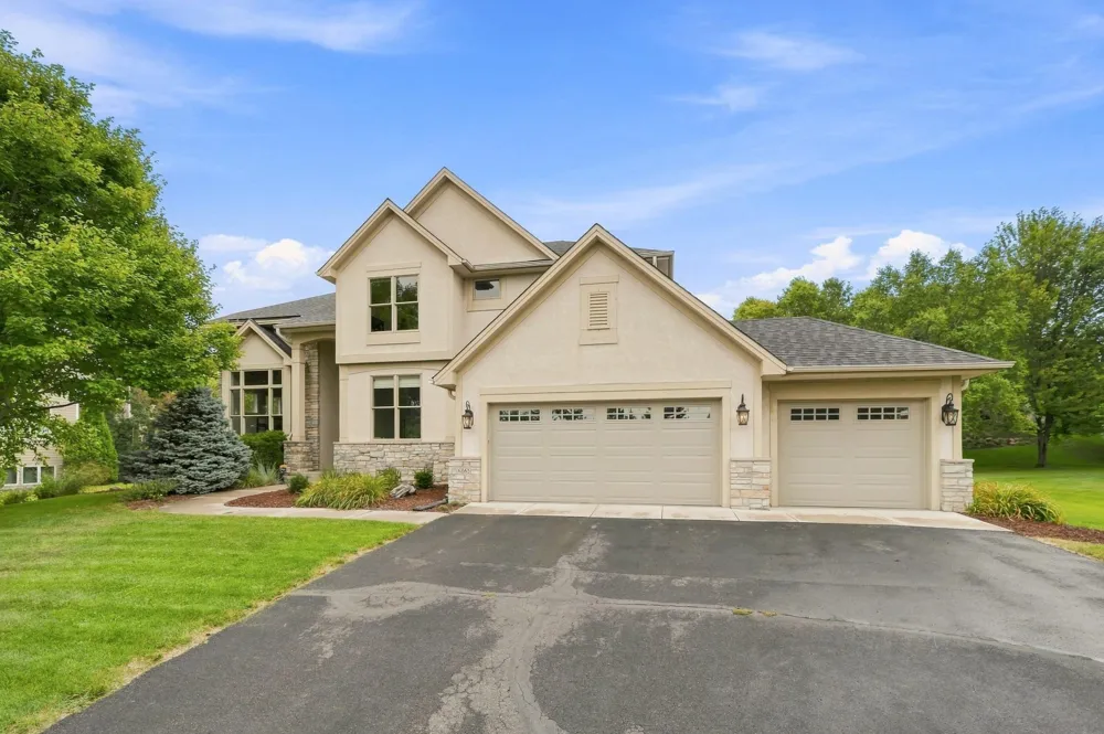 6865 Sapphire Lane Chanhassen, MN 55317