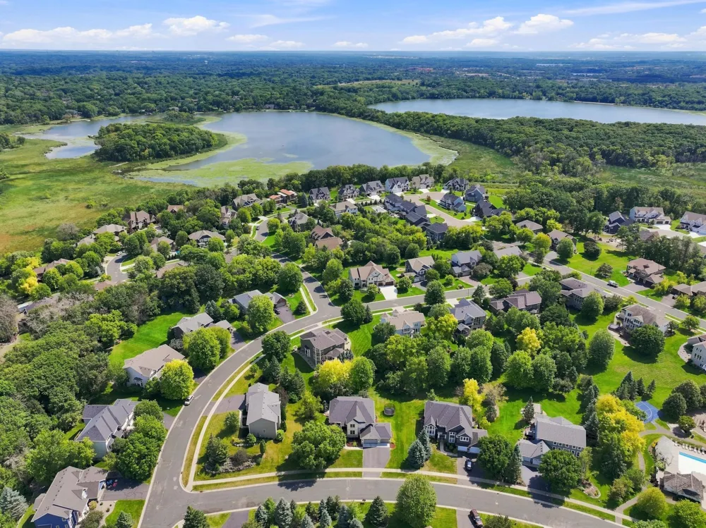 6865 Sapphire Lane Chanhassen, MN 55317