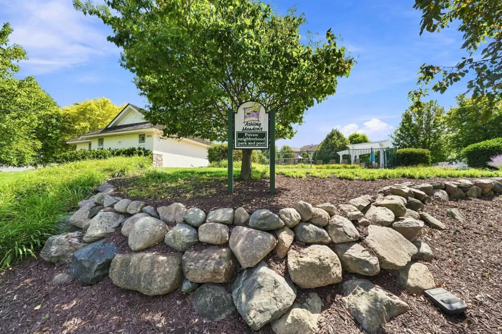6865 Sapphire Lane Chanhassen, MN 55317