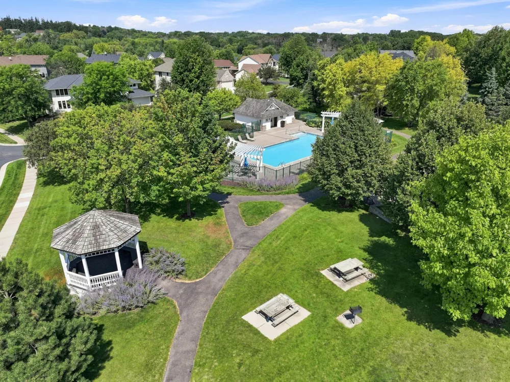6865 Sapphire Lane Chanhassen, MN 55317
