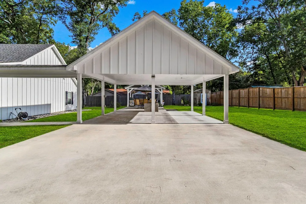1012 W Jones Street Livingston, TX 77351