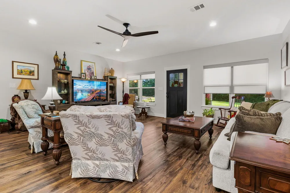 1012 W Jones Street Livingston, TX 77351