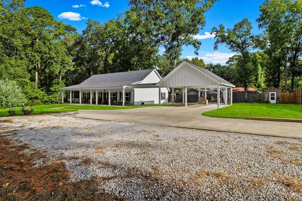 1012 W Jones Street Livingston, TX 77351