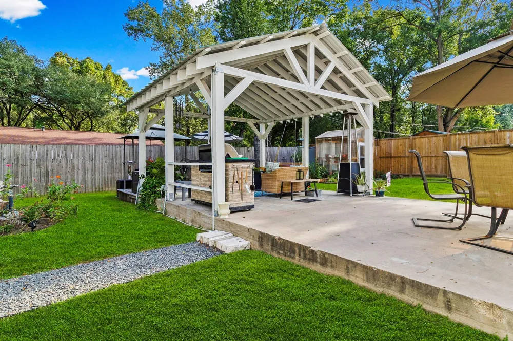 1012 W Jones Street Livingston, TX 77351