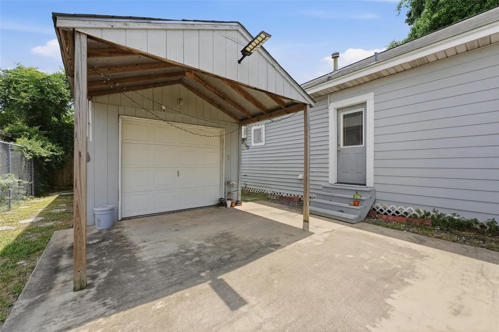 202 E 34th Street Houston, TX 77018