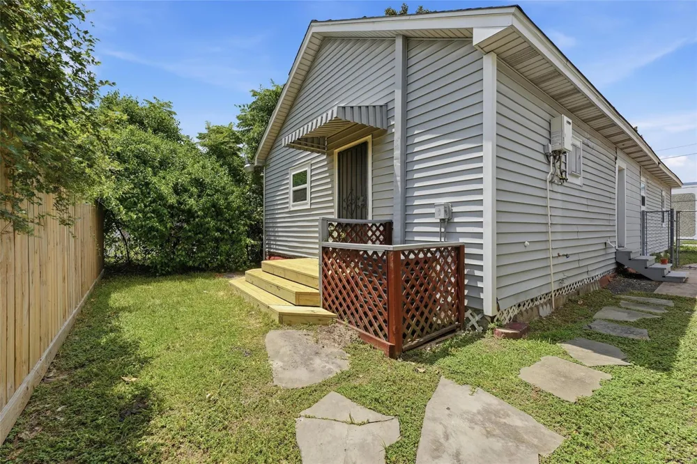 202 E 34th Street Houston, TX 77018