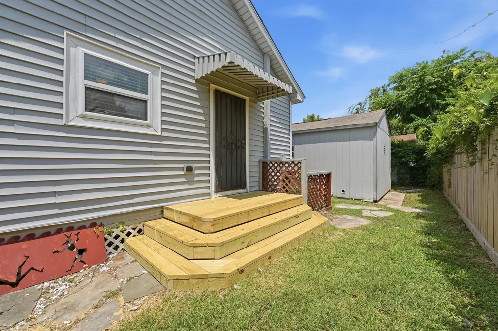 202 E 34th Street Houston, TX 77018