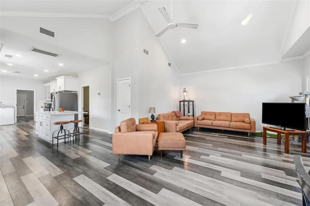 202 E 34th Street Houston, TX 77018