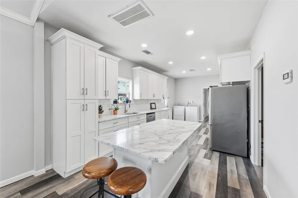 202 E 34th Street Houston, TX 77018