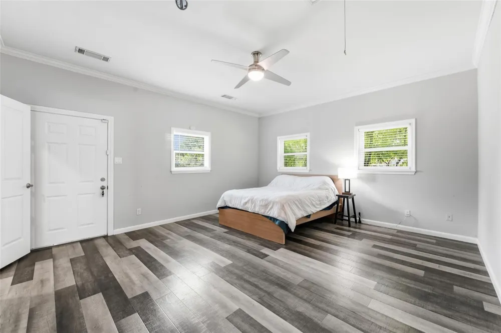 202 E 34th Street Houston, TX 77018