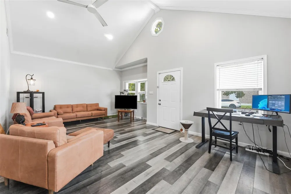 202 E 34th Street Houston, TX 77018