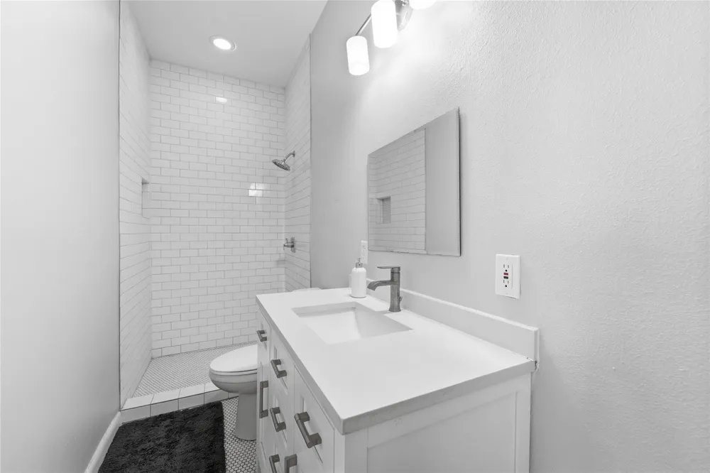 202 E 34th Street Houston, TX 77018
