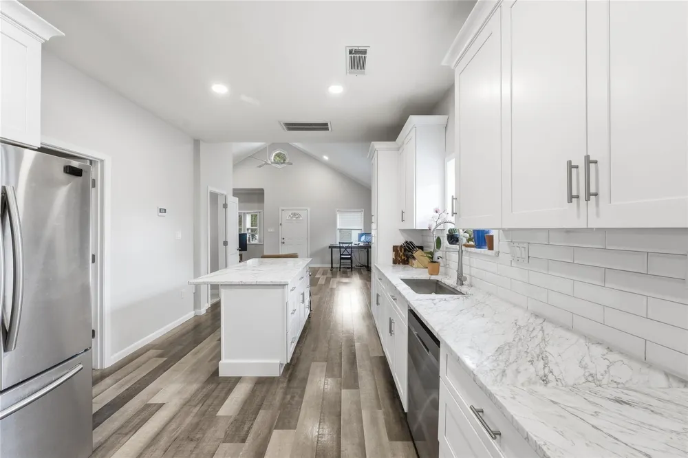 202 E 34th Street Houston, TX 77018