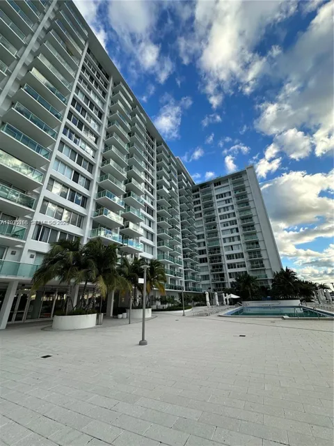 1000 West Ave #215