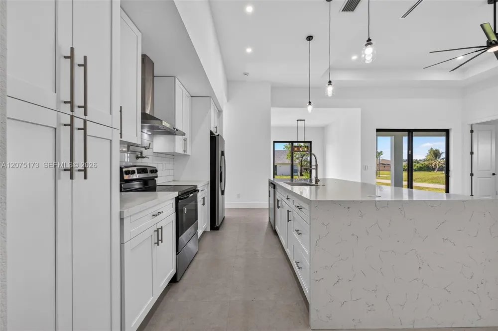 1728 KISMET PKWY W Cape Coral, FL 33993