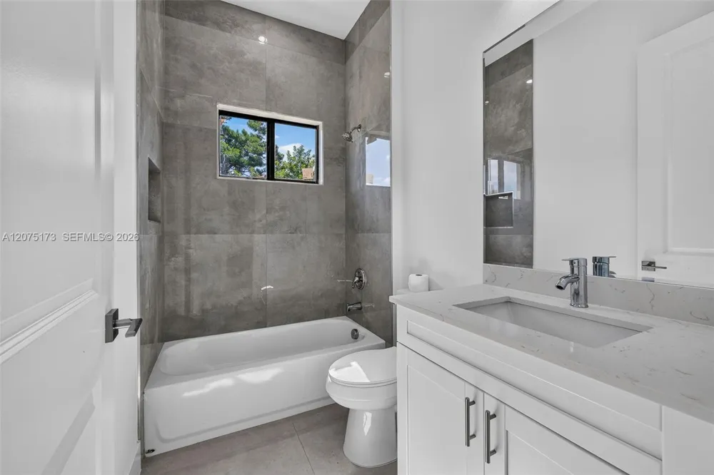 1728 KISMET PKWY W Cape Coral, FL 33993