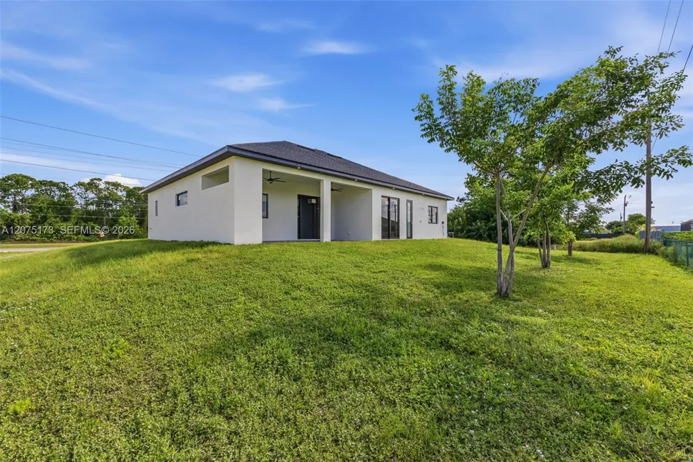 1728 KISMET PKWY W Cape Coral, FL 33993