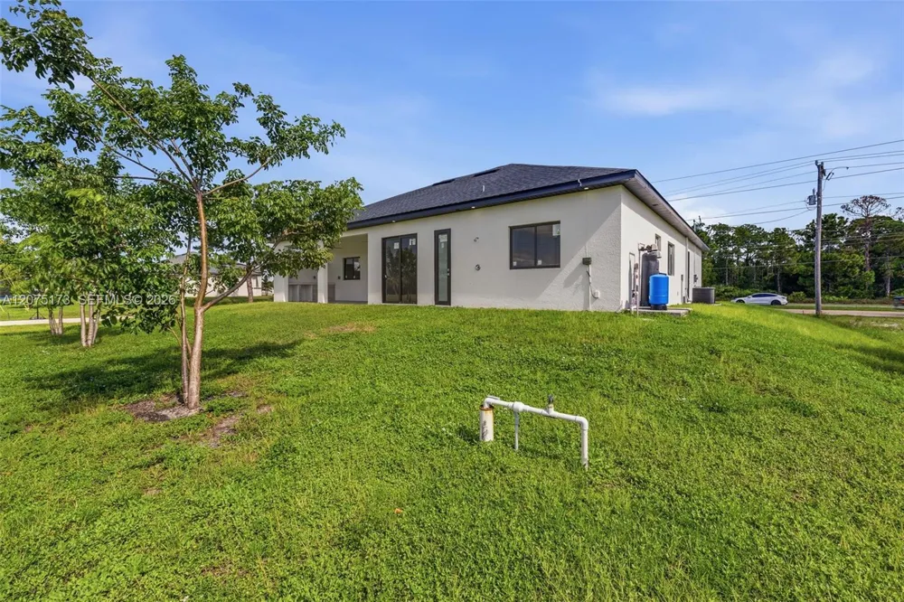 1728 KISMET PKWY W Cape Coral, FL 33993