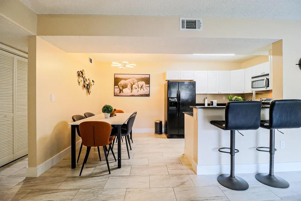 450 PALM CIRCLE W #106 Pembroke Pines, FL 33025